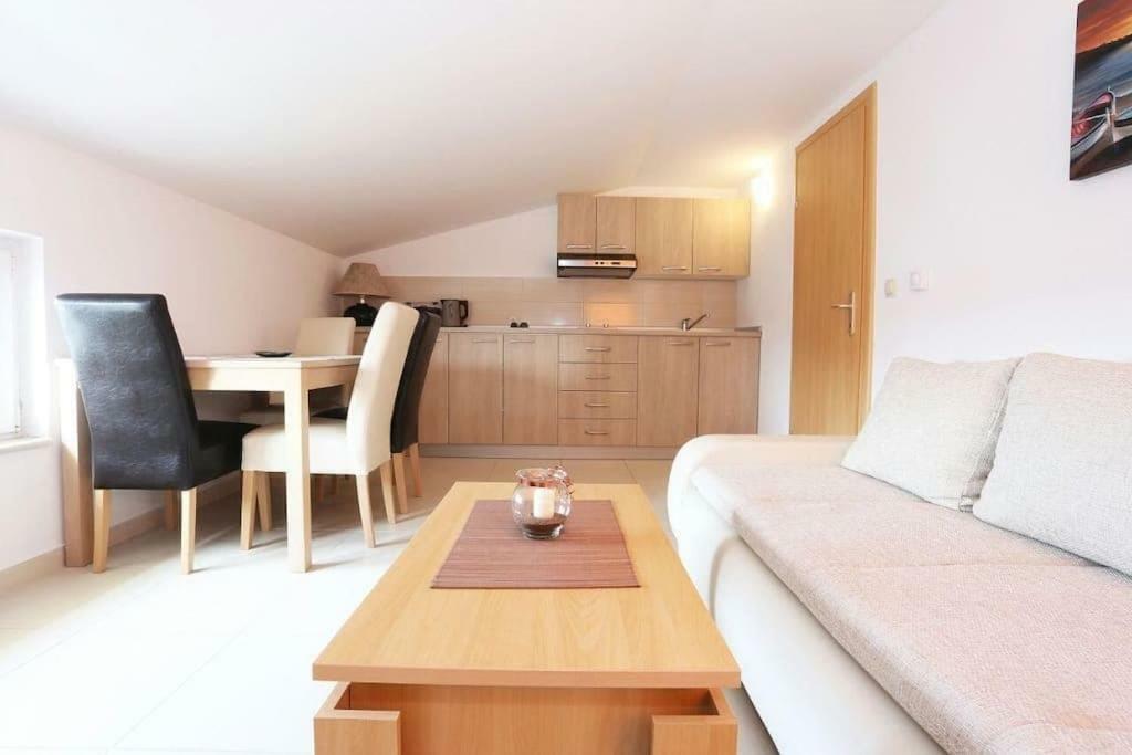 Apartmani Lili Sukošan Dış mekan fotoğraf