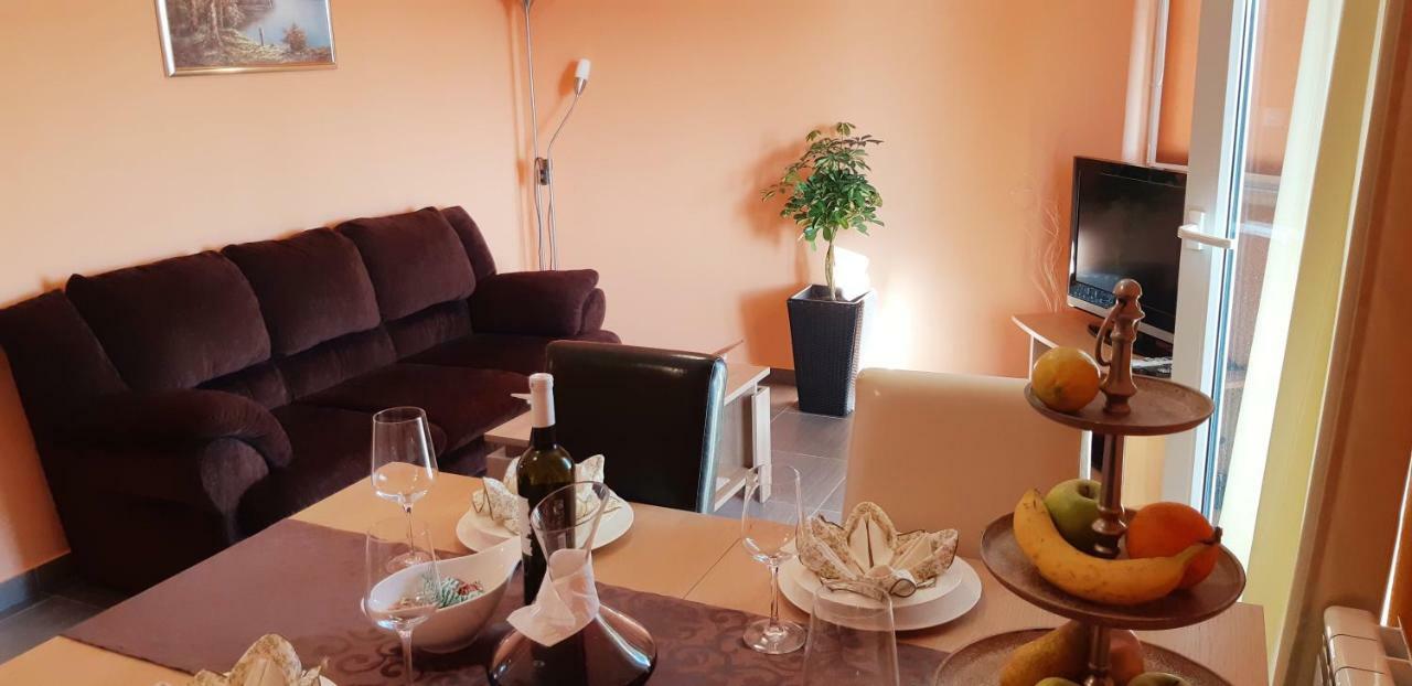 Apartmani Lili Sukošan Dış mekan fotoğraf