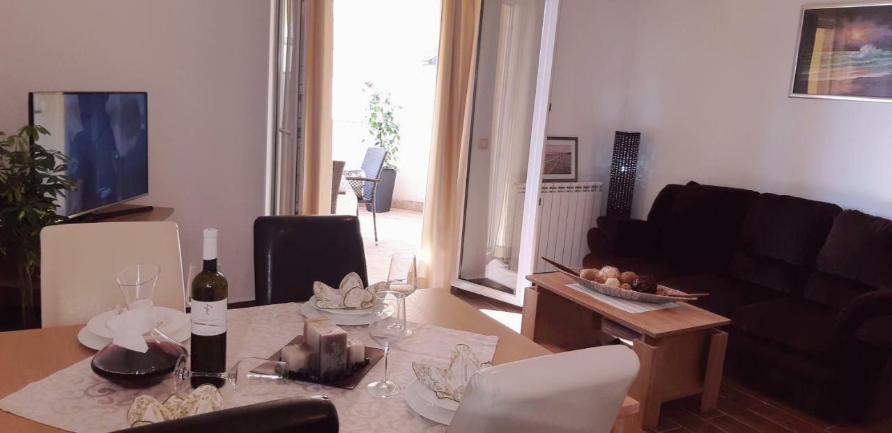 Apartmani Lili Sukošan Dış mekan fotoğraf